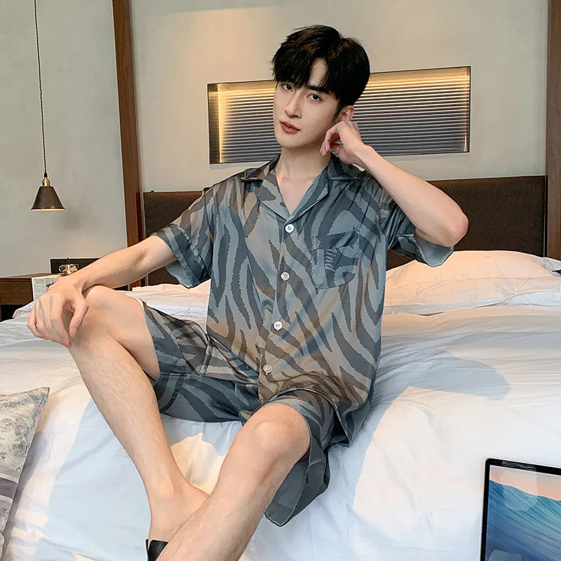 New men's summer summer thin ice silk short-sleeved shorts pajamas teenagers can wear a home service suit